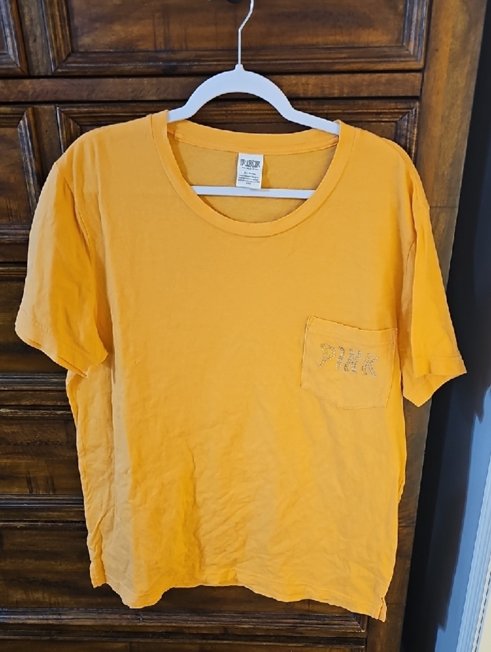 ♡ VS PINK LIKE NEW womens bling tshirt. Gorgeous color!!!